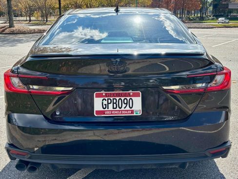 Used 2025 Toyota Camry SE image 3