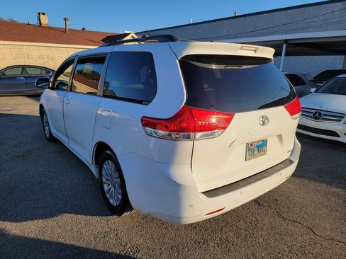 Used 2011 Toyota Sienna XLE w/ XLE Navigation Pkg FWD image 4