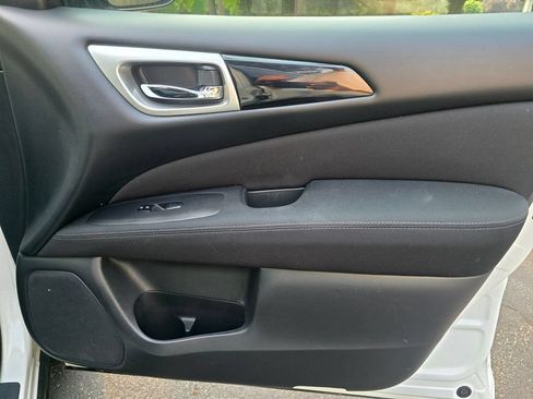 Used 2017 Nissan Pathfinder S AWD/4WD image 14