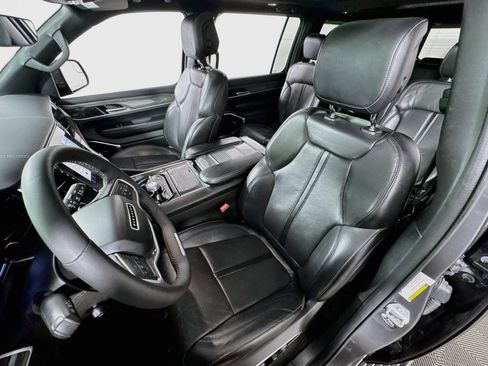 Used 2022 Jeep Wagoneer Series III w/ Premium Group I AWD/4WD image 16