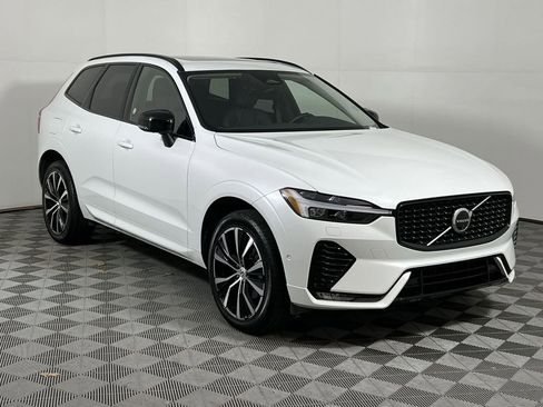 Certified 2025 Volvo XC60 B5 Plus image 2