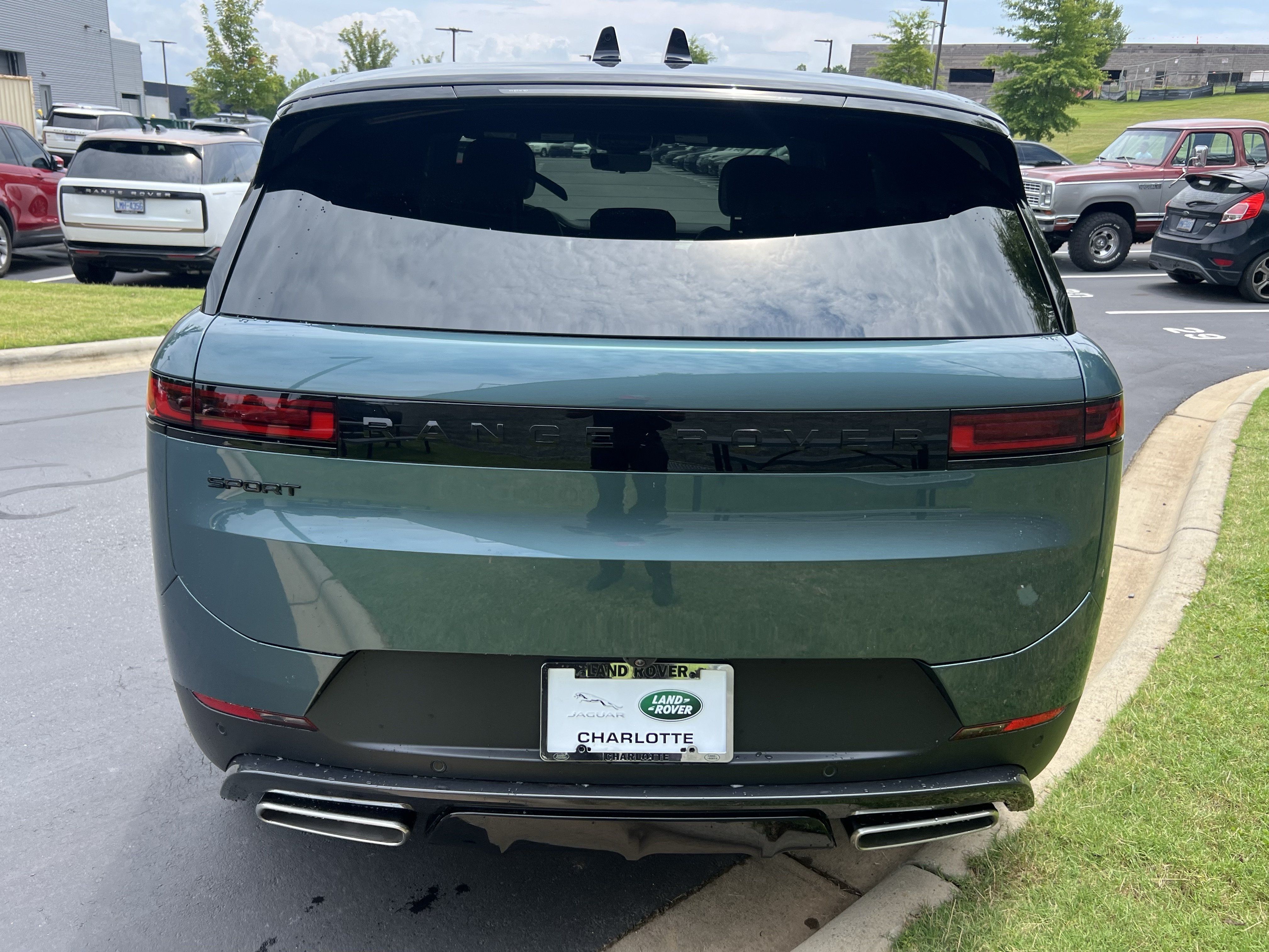 New 2026 Land Rover Range Rover Sport SE AWD/4WD image 6