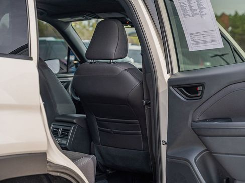 Used 2025 Subaru Forester Premium AWD/4WD image 16