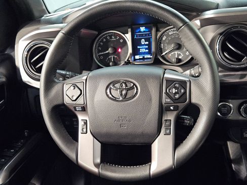 Used 2022 Toyota Tacoma Limited AWD/4WD image 28