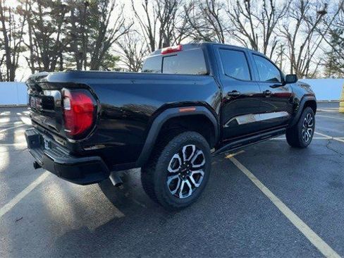 Used 2025 GMC Canyon AT4 w/ Nightfall Edition image 10