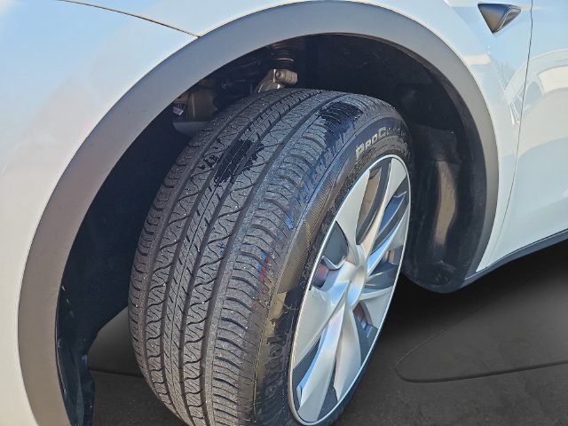 Used 2024 Tesla Model Y Long Range AWD/4WD image 35