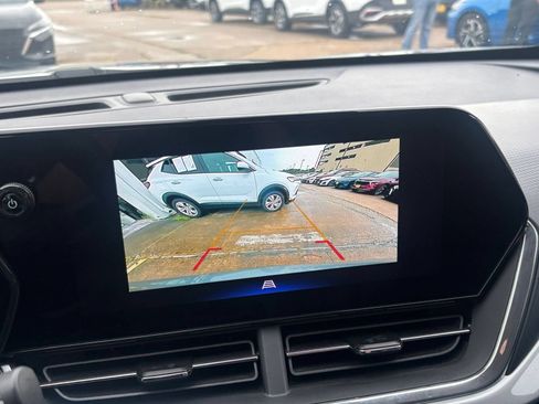 Used 2025 Chevrolet Trax LT FWD image 21