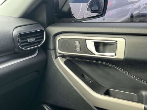 Used 2022 Ford Explorer XLT w/ Equipment Group 202A image 35