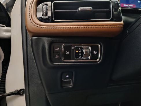 Used 2022 Lincoln Nautilus Reserve AWD/4WD image 49