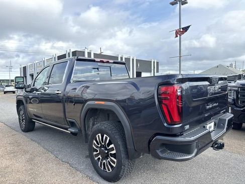 Used 2024 GMC Sierra 2500 Denali Ultimate image 9