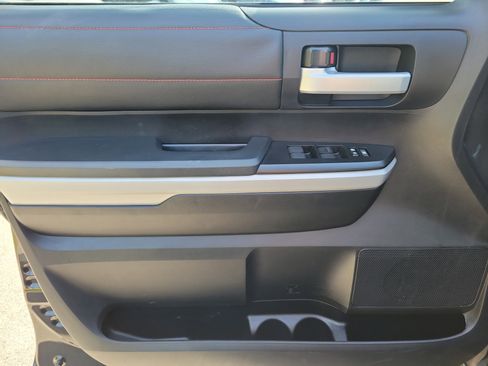 Used 2018 Toyota Tundra SR5 w/ SR5 Upgrade Package image 18