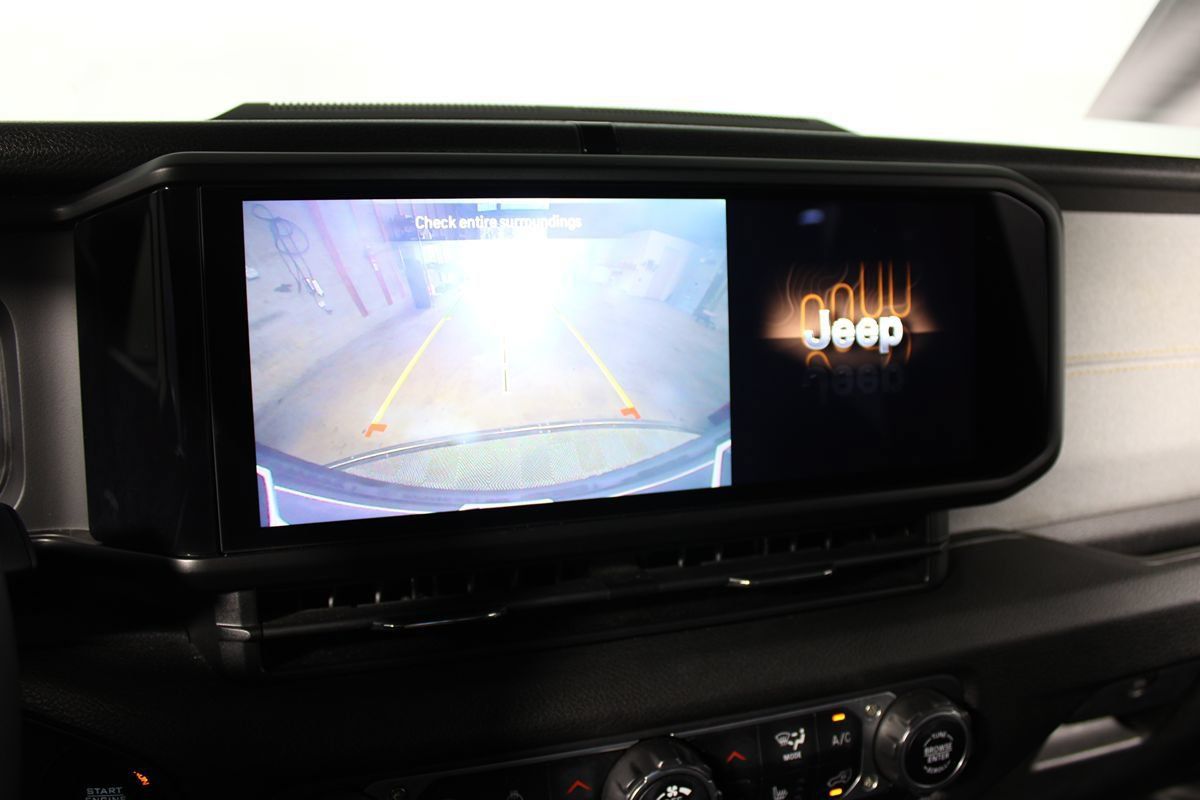 Used 2024 Jeep Wrangler Unlimited w/ Convenience Group AWD/4WD image 19