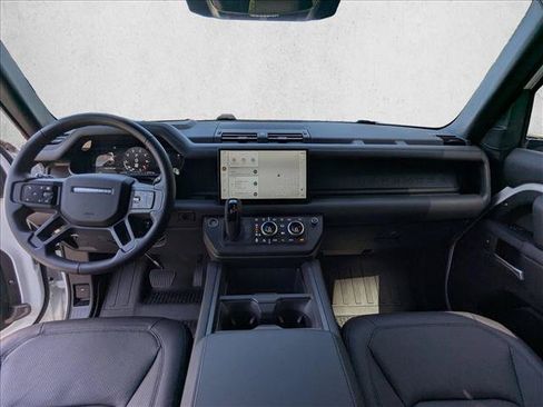 Certified 2025 Land Rover Defender 110 X-Dynamic SE AWD/4WD image 13