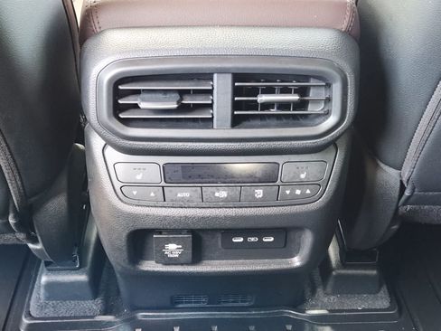 Used 2025 Honda Pilot Elite image 29