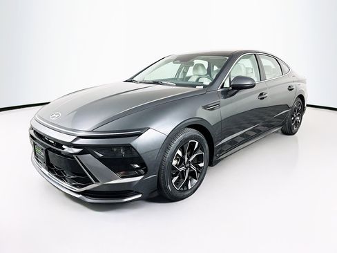 Used 2025 Hyundai Sonata SEL FWD image 3