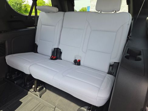 Used 2026 Chevrolet Suburban Premier AWD/4WD image 22