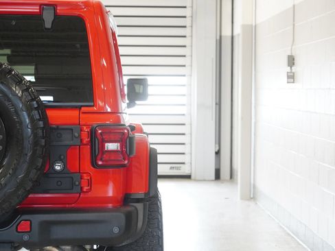 Used 2023 Jeep Wrangler Unlimited Rubicon 392 w/ Xtreme Recon 35" Tire Package AWD/4WD image 10