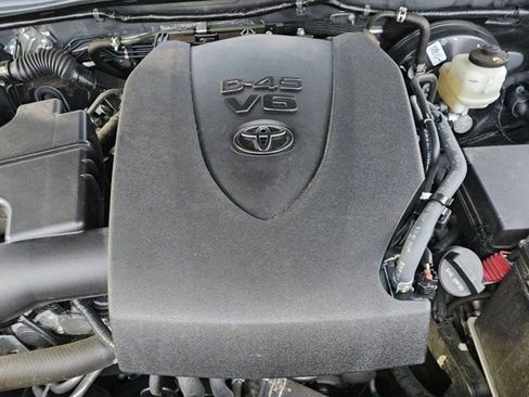 Used 2022 Toyota Tacoma SR5 w/ Technology Package AWD/4WD image 23