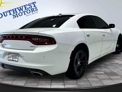 Used 2018 Dodge Charger SXT RWD image 6
