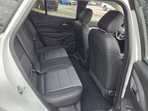Certified 2025 Chevrolet Trax LT w/ LT Convenience Package FWD image 22