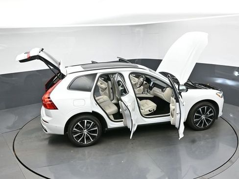 Used 2023 Volvo XC60 B5 Plus image 48