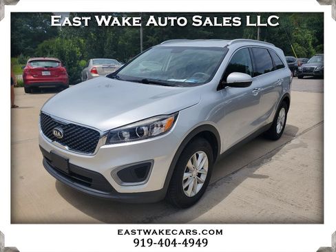 Used 2016 Kia Sorento FWD image 1