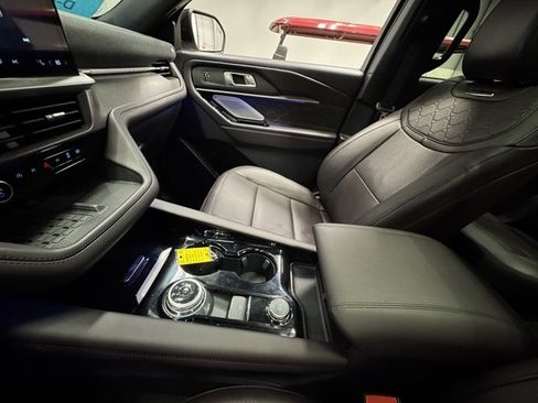 Used 2025 Ford Explorer Platinum w/ LUX Leather Package AWD/4WD image 31