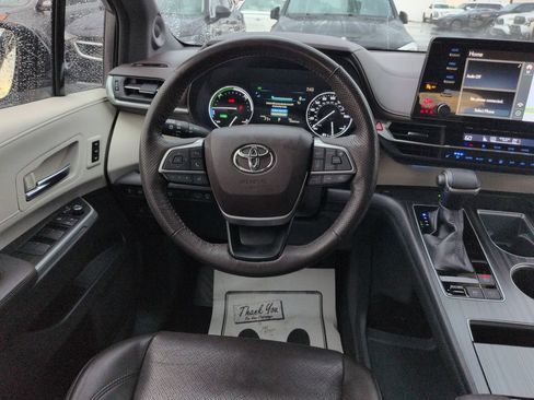 Certified 2022 Toyota Sienna Platinum FWD image 13
