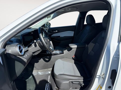 Used 2025 Chevrolet Trax LT w/ Driver Confidence Package image 10