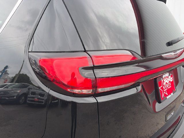Used 2025 Chrysler Pacifica Select FWD image 20