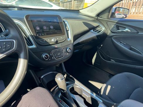 Used 2019 Chevrolet Malibu LT FWD image 21