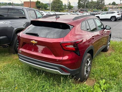 Used 2024 Chevrolet Trax LT FWD image 15