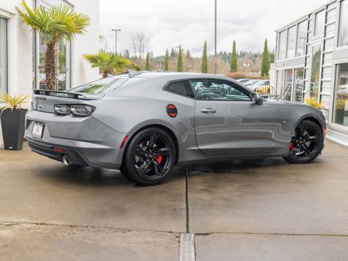 Used 2019 Chevrolet Camaro SS image 7