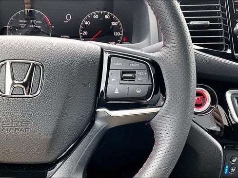 Certified 2025 Honda Ridgeline Black Edition image 13