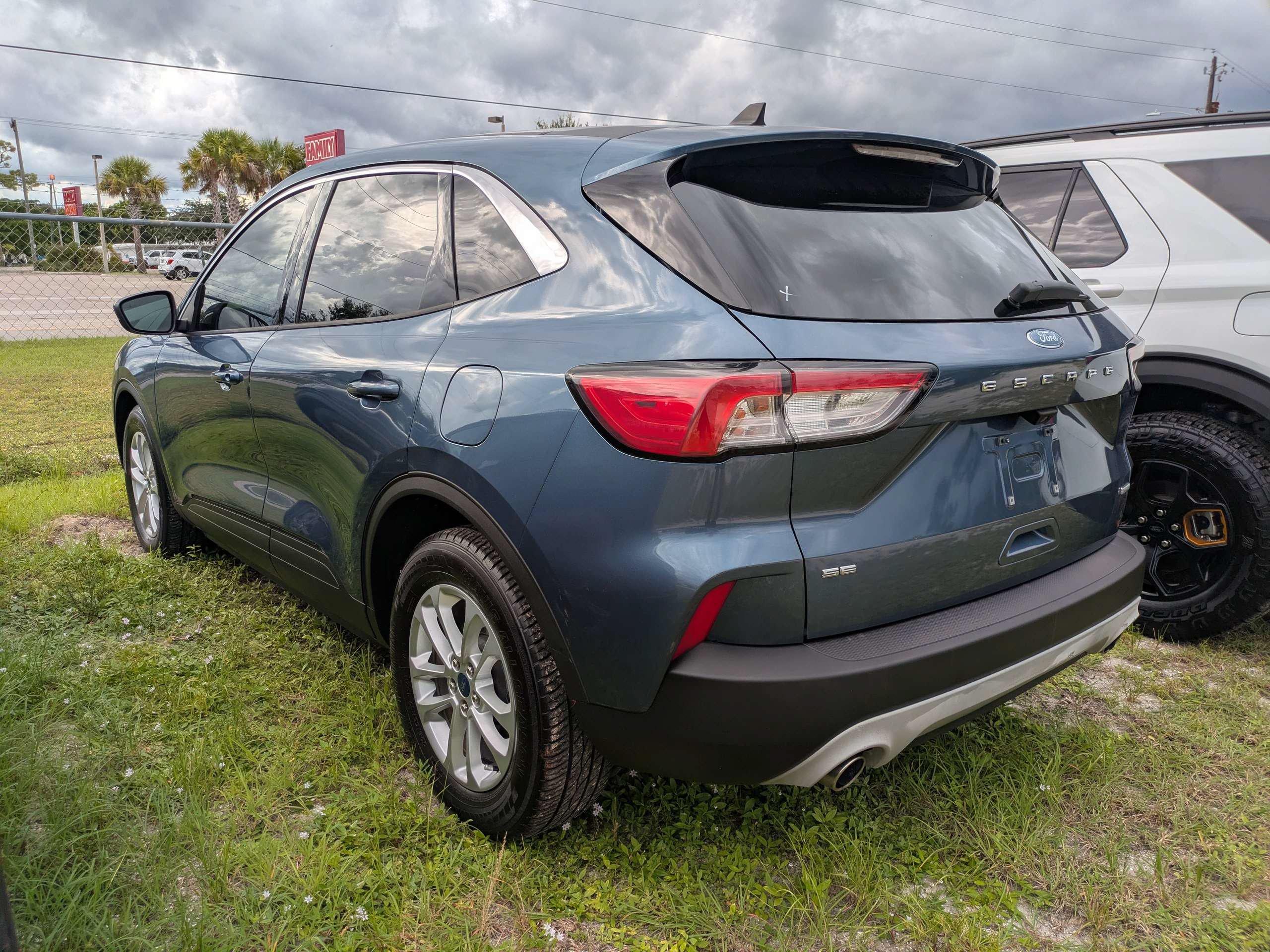 Used 2020 Ford Escape SE FWD image 5