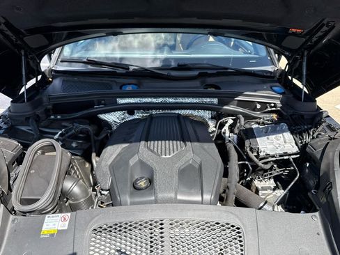 Used 2024 Porsche Macan AWD/4WD image 34