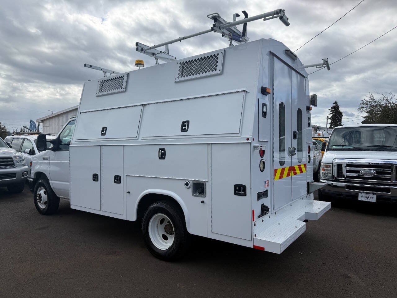 Used 2017 Ford E-350 and Econoline 350 Super Duty RWD image 5