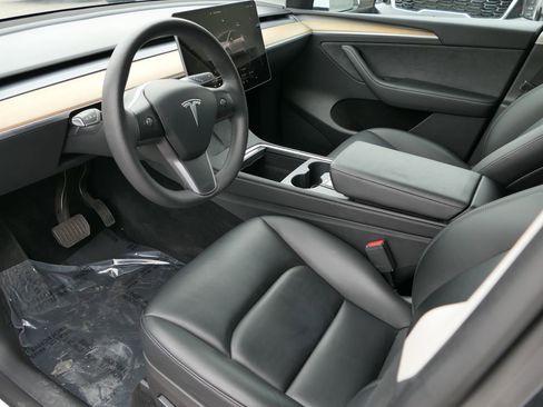 Used 2022 Tesla Model Y Long Range AWD/4WD image 12