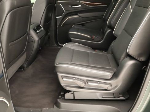 Used 2023 Cadillac Escalade ESV Premium Luxury AWD/4WD image 33