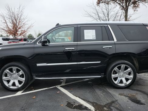 Used 2018 Cadillac Escalade Luxury image 9