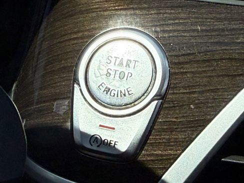 Used 2018 BMW 740i image 26