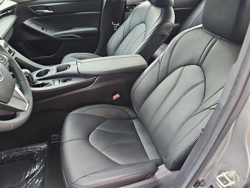 Used 2021 Toyota Avalon XLE w/ Carpet Mat Package (TMS) image 15