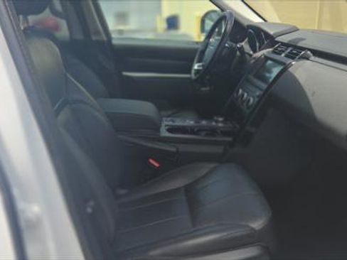 Used 2019 Land Rover Discovery SE image 21