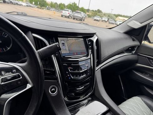 Used 2017 Cadillac Escalade ESV Premium Luxury AWD/4WD image 23