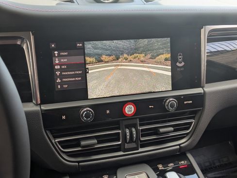 Used 2025 Porsche Macan image 19