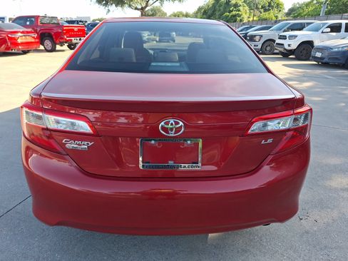 Used 2012 Toyota Camry LE FWD image 5