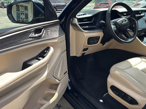 Used 2024 Jeep Grand Cherokee Limited 4xe image 9