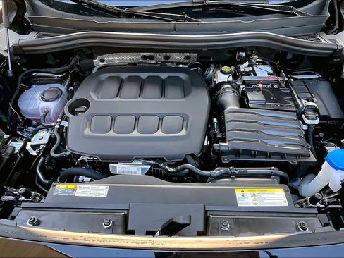 New 2026 Volkswagen Tiguan SE image 16