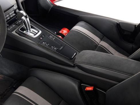 Used 2018 Porsche 911 GT3 RWD image 22