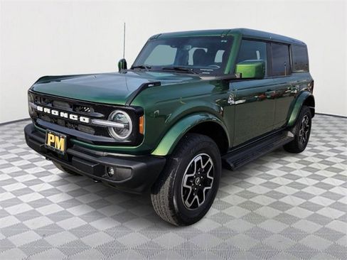 Used 2025 Ford Bronco Outer Banks image 3